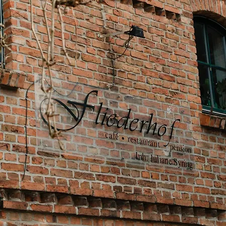 Fliederhof Stuecken Bei Potsdam *