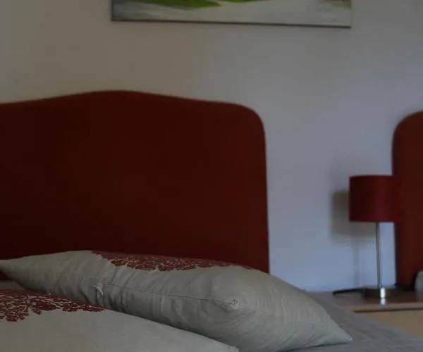 Apartamento Pensionszimmer Im Fliederhof *